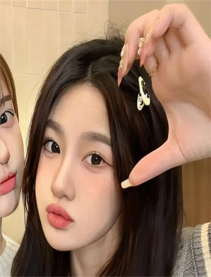 《蝴蝶兰》服装道具最新解析：时代还原与细节设计评价